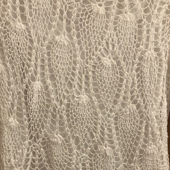 French Gear white crochet short sleeve top woman’s size small - Picture 5 of 6